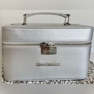 Rodan and Fields Make up case